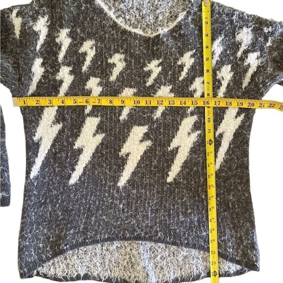 Made in Italy gray & white lightning pattern fuzzy winter sweater high low hem - Picture 5 of 6
